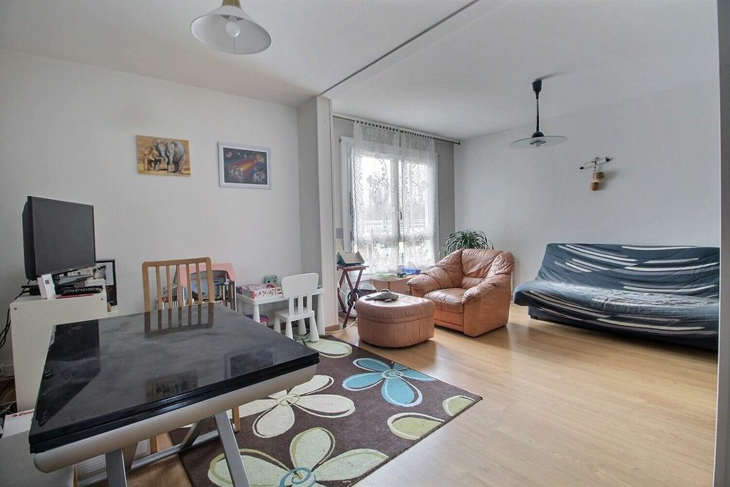 Achat appartement à vendre 5 pièces 87 m² - Montigny-le-Bretonneux