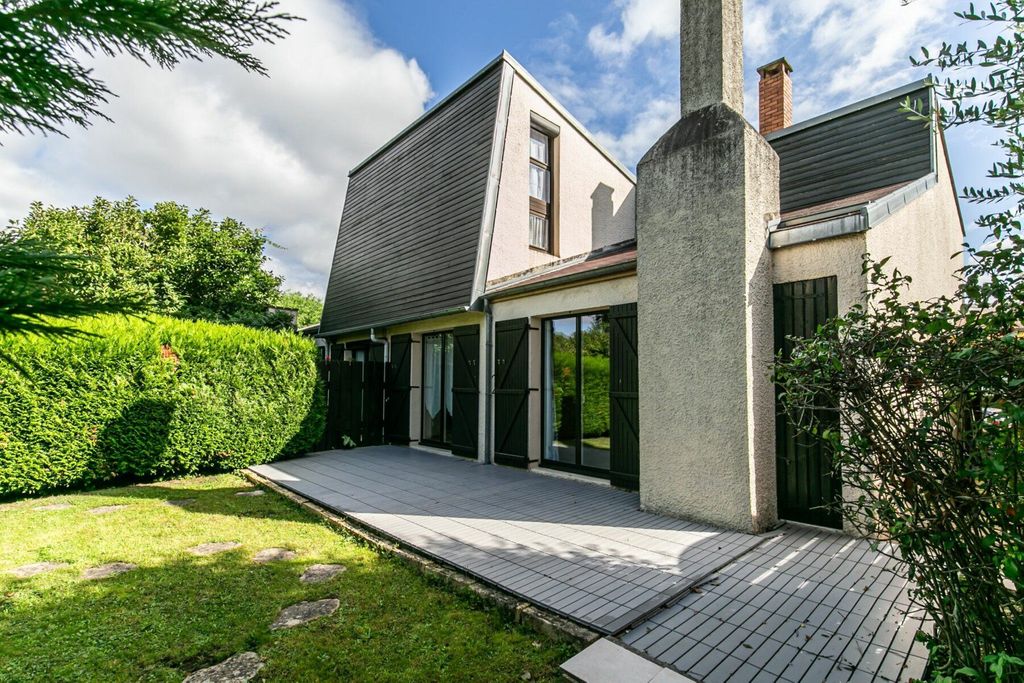 Achat maison à vendre 3 chambres 106 m² - Champs-sur-Marne