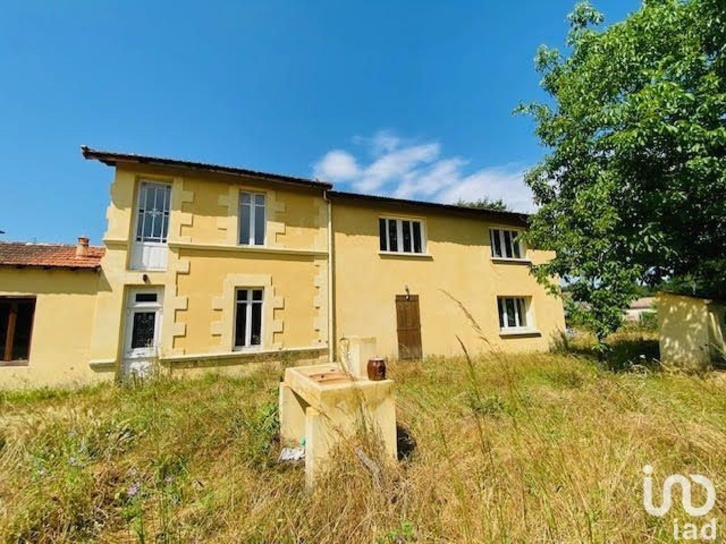 Achat maison à vendre 4 chambres 145 m² - Saint-Yzan-de-Soudiac