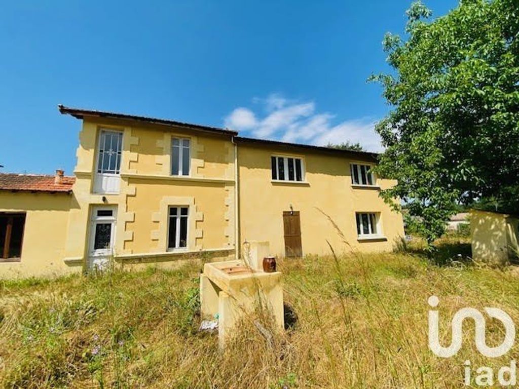 Achat maison à vendre 4 chambres 145 m² - Saint-Yzan-de-Soudiac