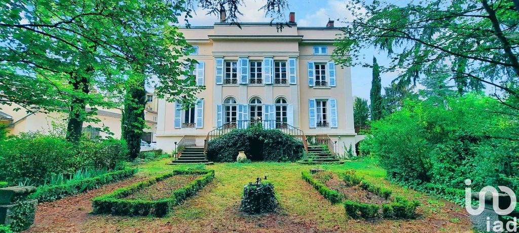 Achat maison à vendre 8 chambres 424 m² - Saint-Chamond