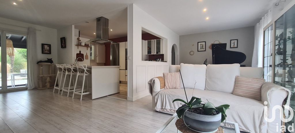 Achat maison à vendre 3 chambres 117 m² - Le Pian-Médoc