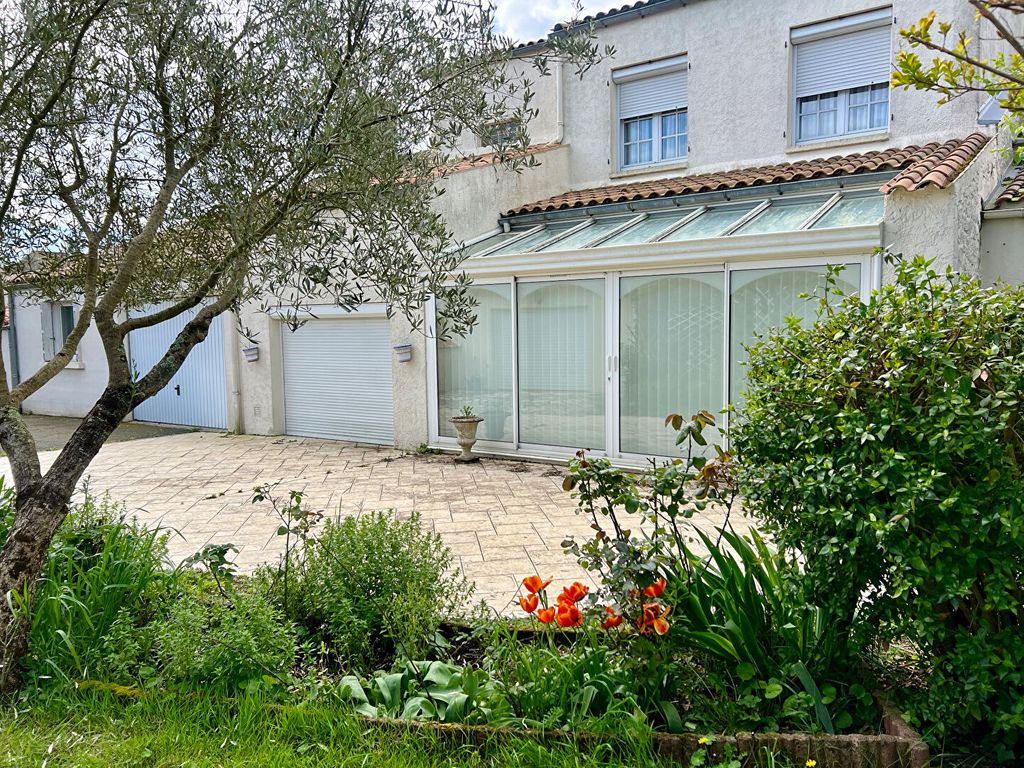 Achat maison à vendre 5 chambres 175 m² - Échillais