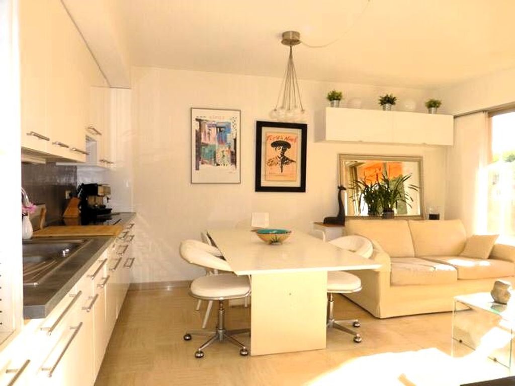 Achat appartement à vendre 3 pièces 54 m² - Antibes