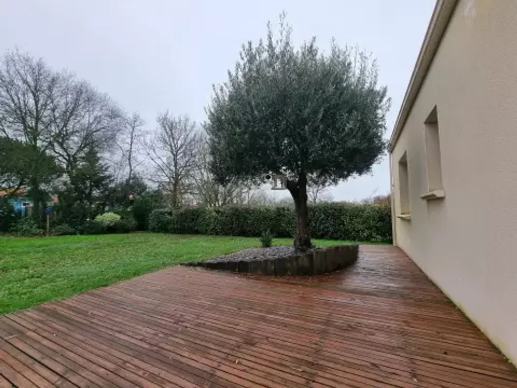 Achat maison à vendre 3 chambres 94 m² - Froidfond