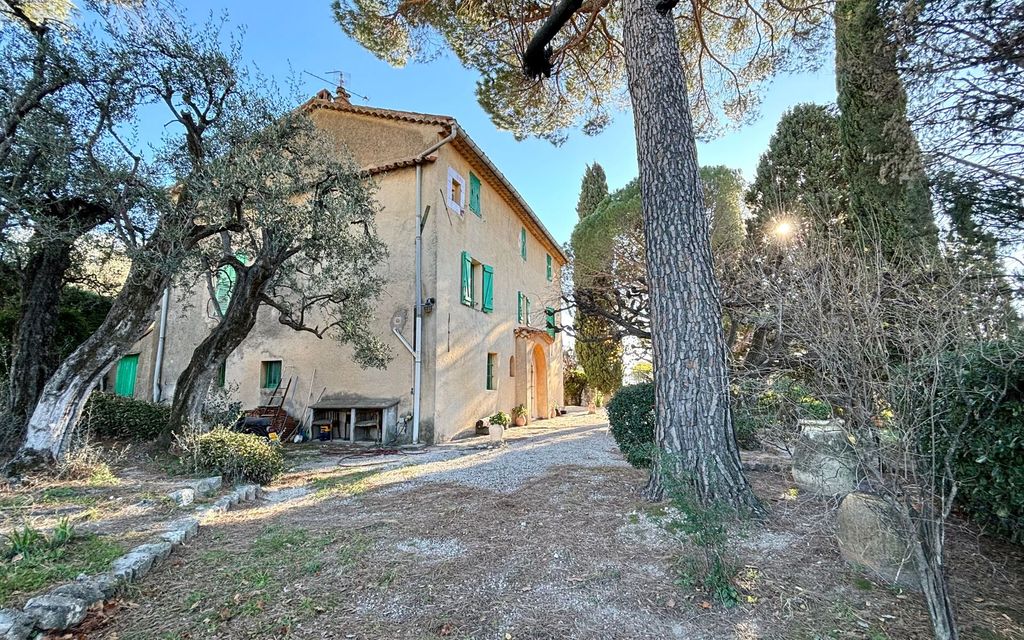 Achat maison à vendre 6 chambres 265 m² - Grasse