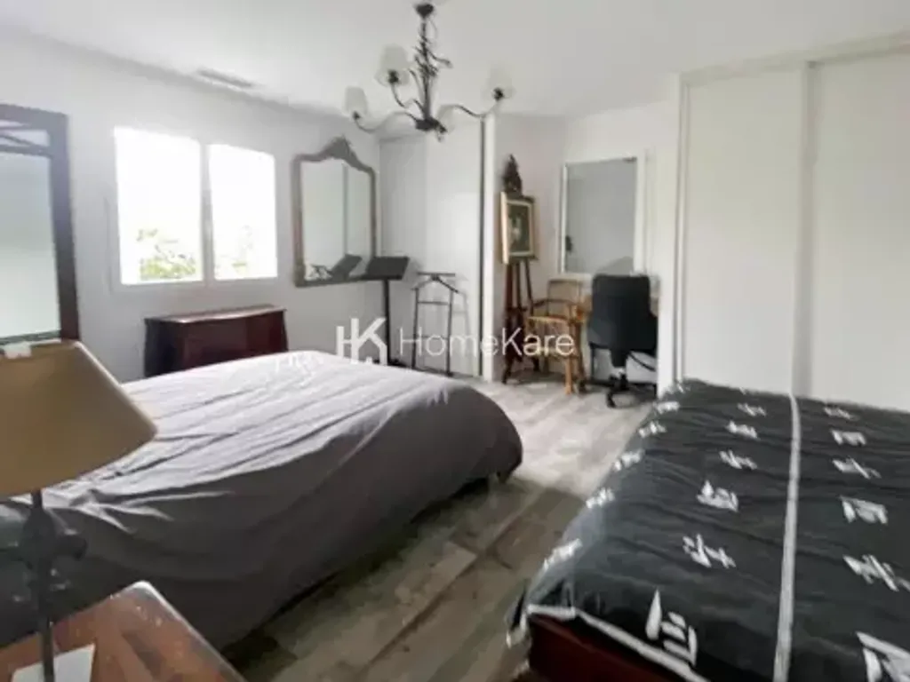 Achat maison à vendre 4 chambres 200 m² - Saint-Aubin-de-Médoc