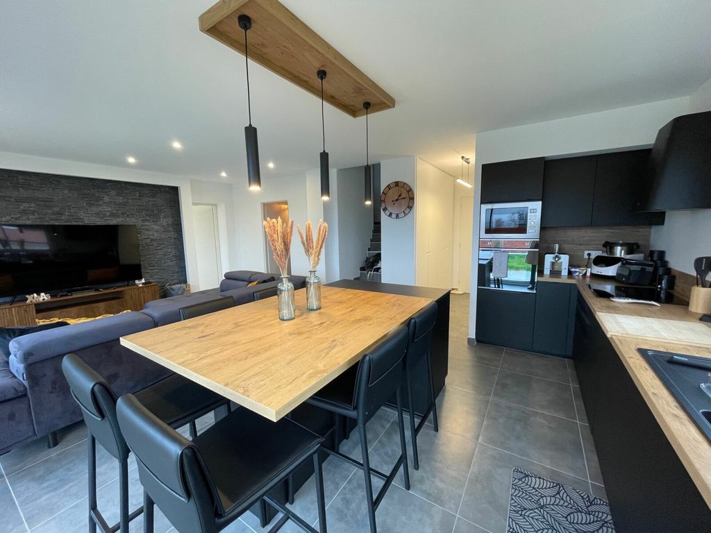 Achat maison à vendre 4 chambres 110 m² - Gillonnay