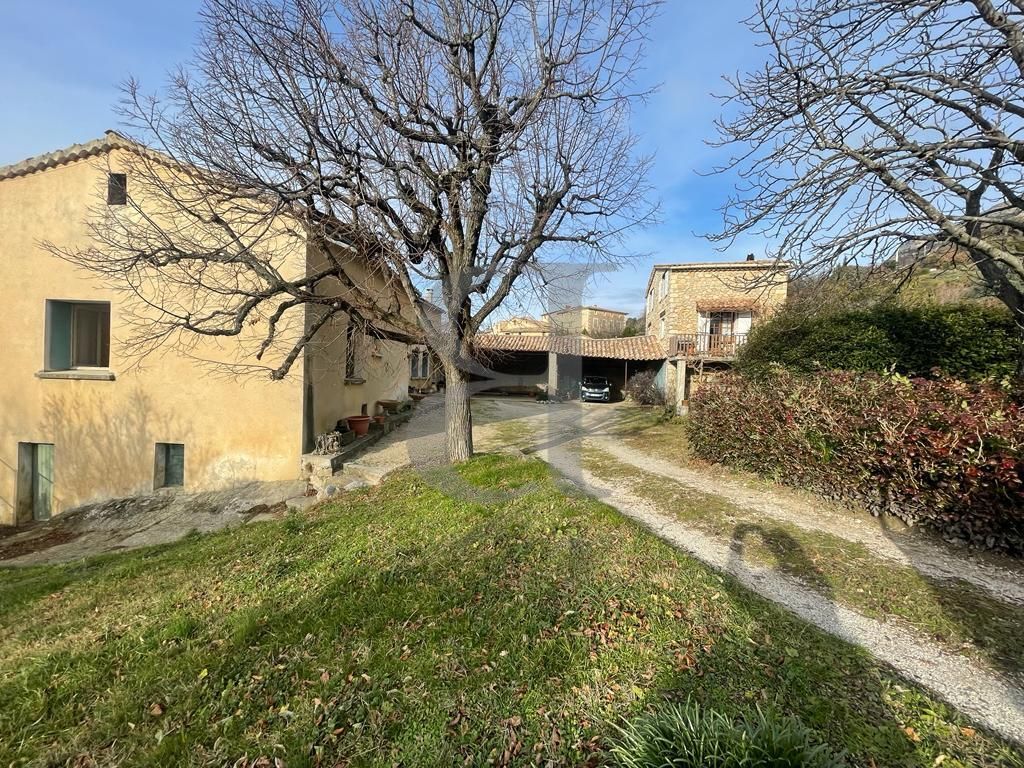 Achat maison à vendre 5 chambres 163 m² - Buis-les-Baronnies