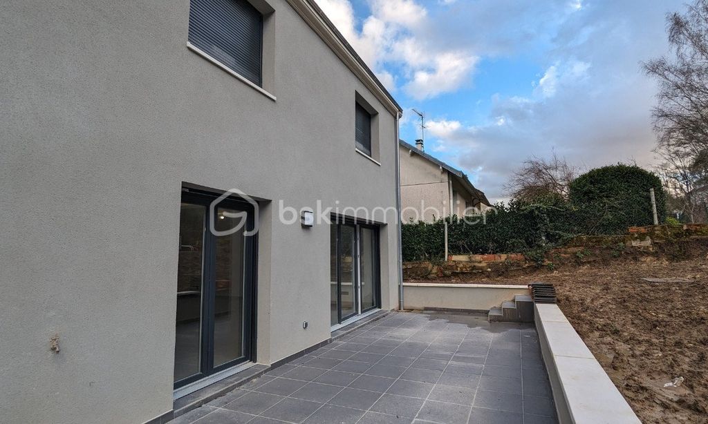 Achat maison à vendre 4 chambres 140 m² - Boussy-Saint-Antoine