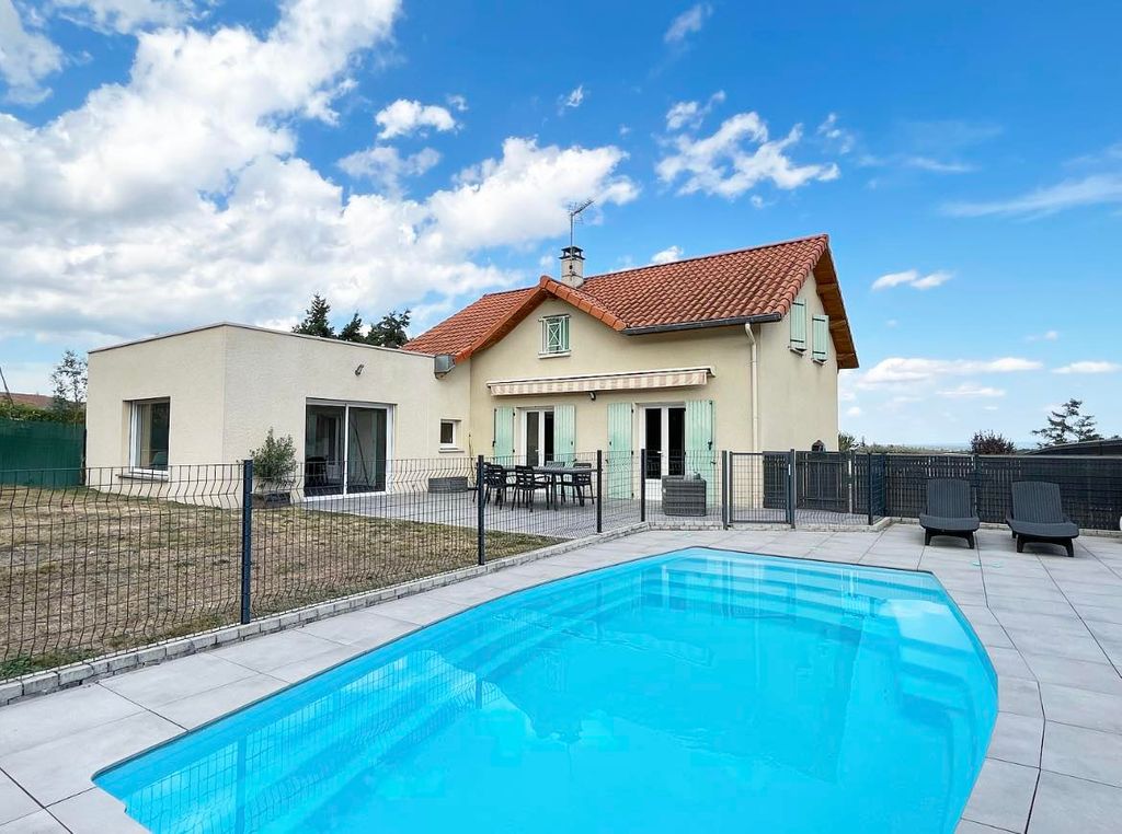 Achat maison à vendre 3 chambres 165 m² - Saint-André-d'Apchon