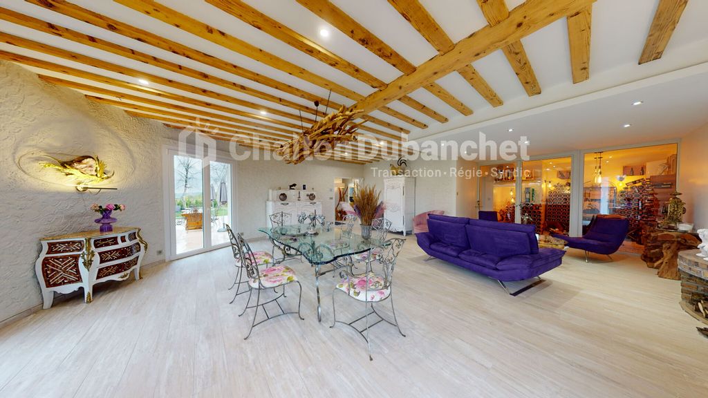 Achat maison à vendre 5 chambres 332 m² - Saint-Germain-Lespinasse