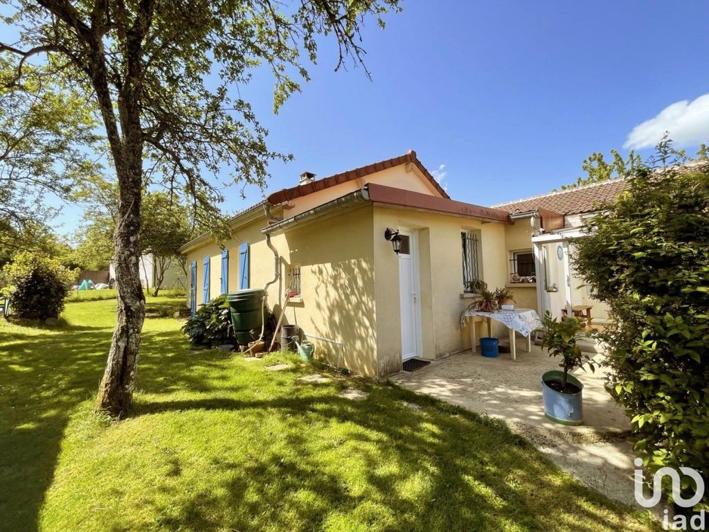 Achat maison à vendre 3 chambres 134 m² - Saint-Amand-en-Puisaye