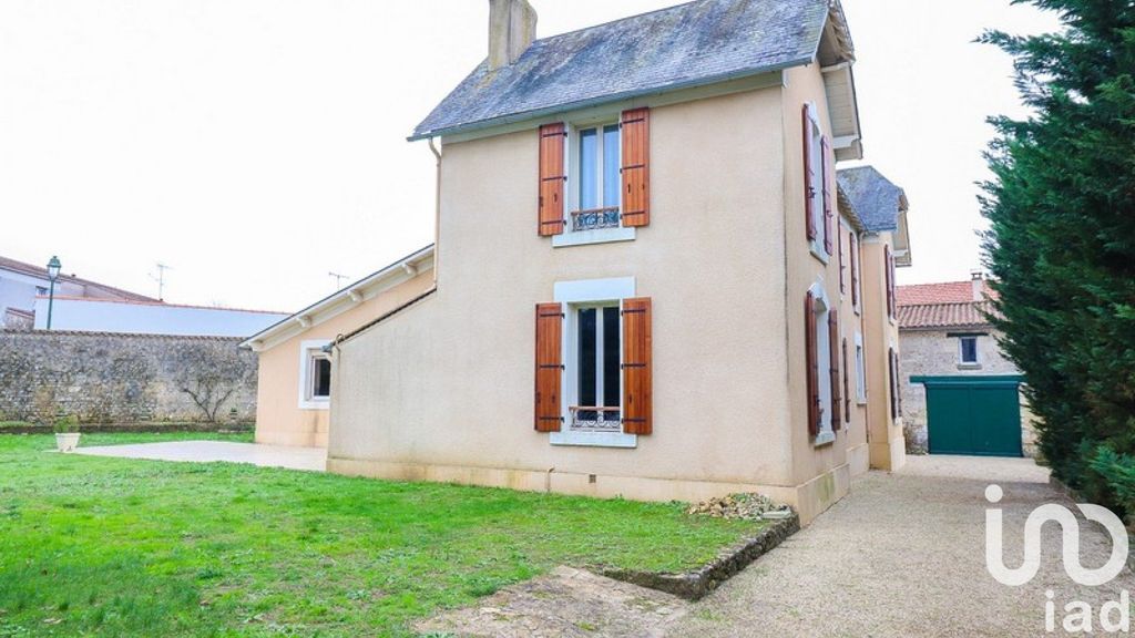 Achat maison à vendre 3 chambres 190 m² - Sainte-Hermine