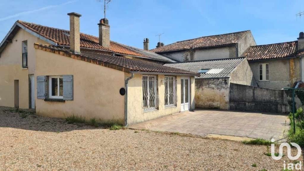 Achat maison à vendre 5 chambres 137 m² - Poitiers