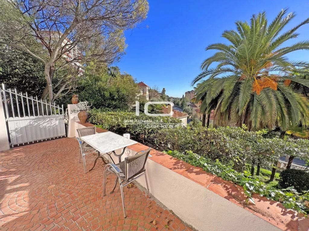 Achat appartement à vendre 2 pièces 56 m² - Grasse