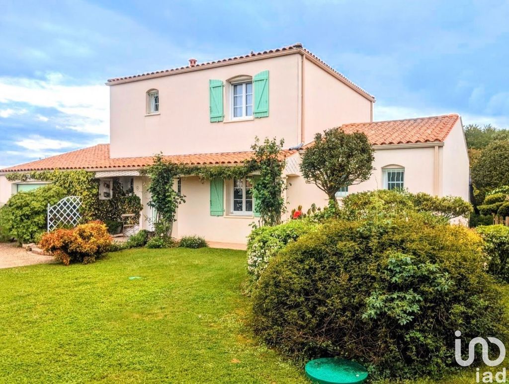 Achat maison à vendre 5 chambres 156 m² - Pont-l'Abbé-d'Arnoult