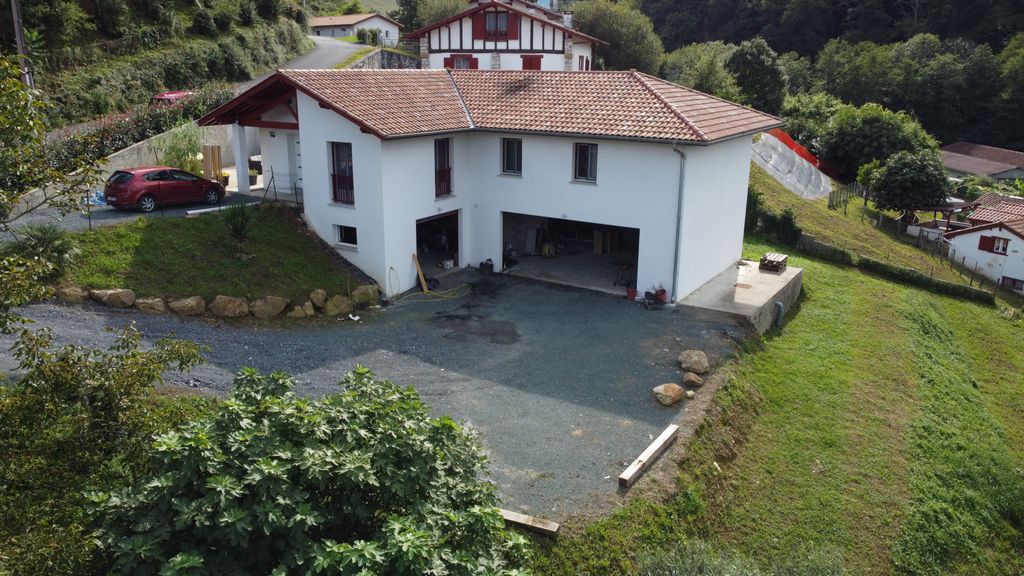 Achat maison à vendre 3 chambres 123 m² - Cambo-les-Bains