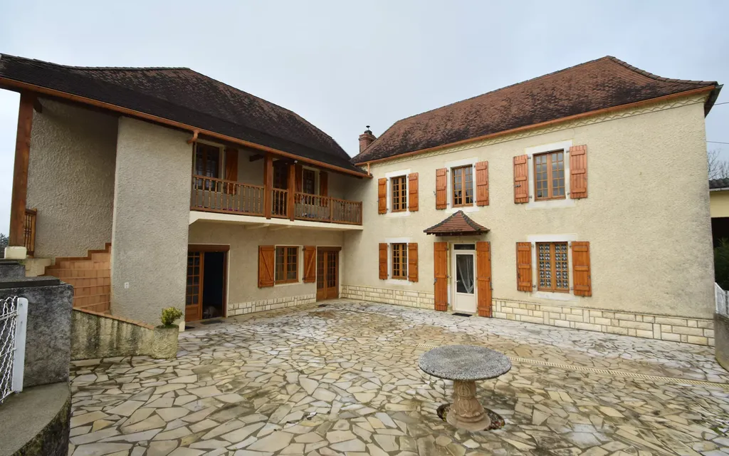 Achat maison à vendre 6 chambres 242 m² - Malaussanne