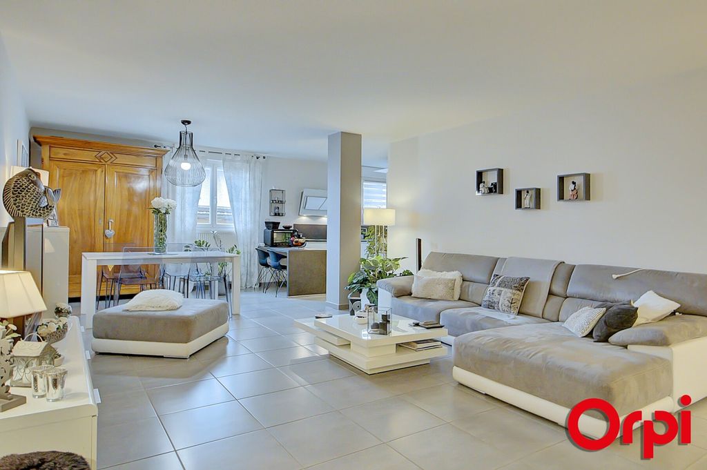 Achat appartement à vendre 3 pièces 77 m² - Bourgoin-Jallieu