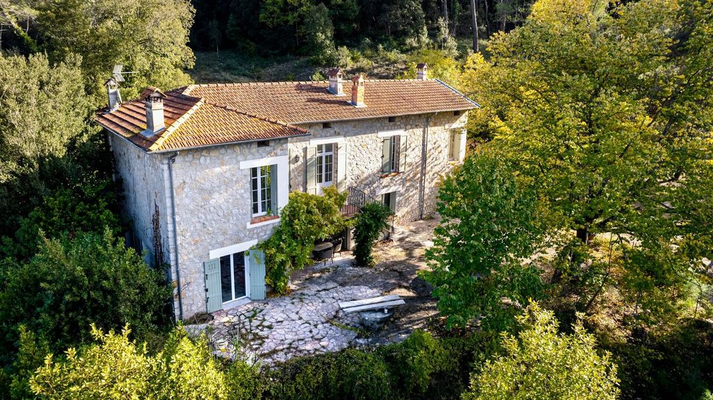 Achat maison à vendre 4 chambres 225 m² - La Roquette-sur-Siagne