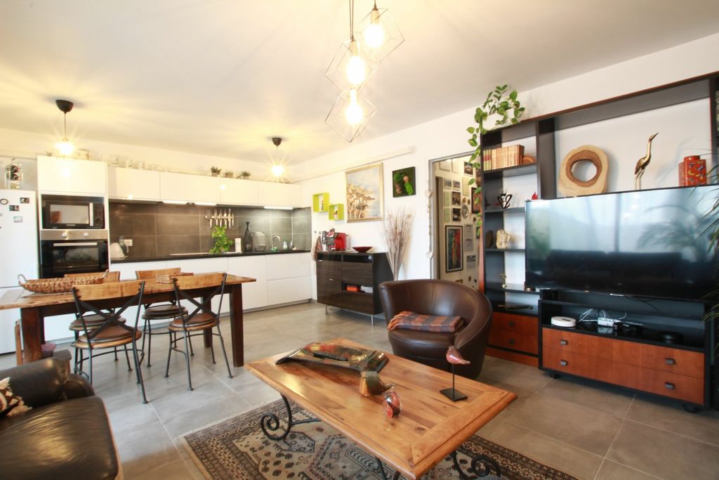 Achat appartement à vendre 3 pièces 67 m² - Lunel