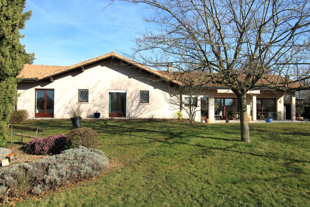 Achat maison à vendre 4 chambres 183 m² - Veigy-Foncenex