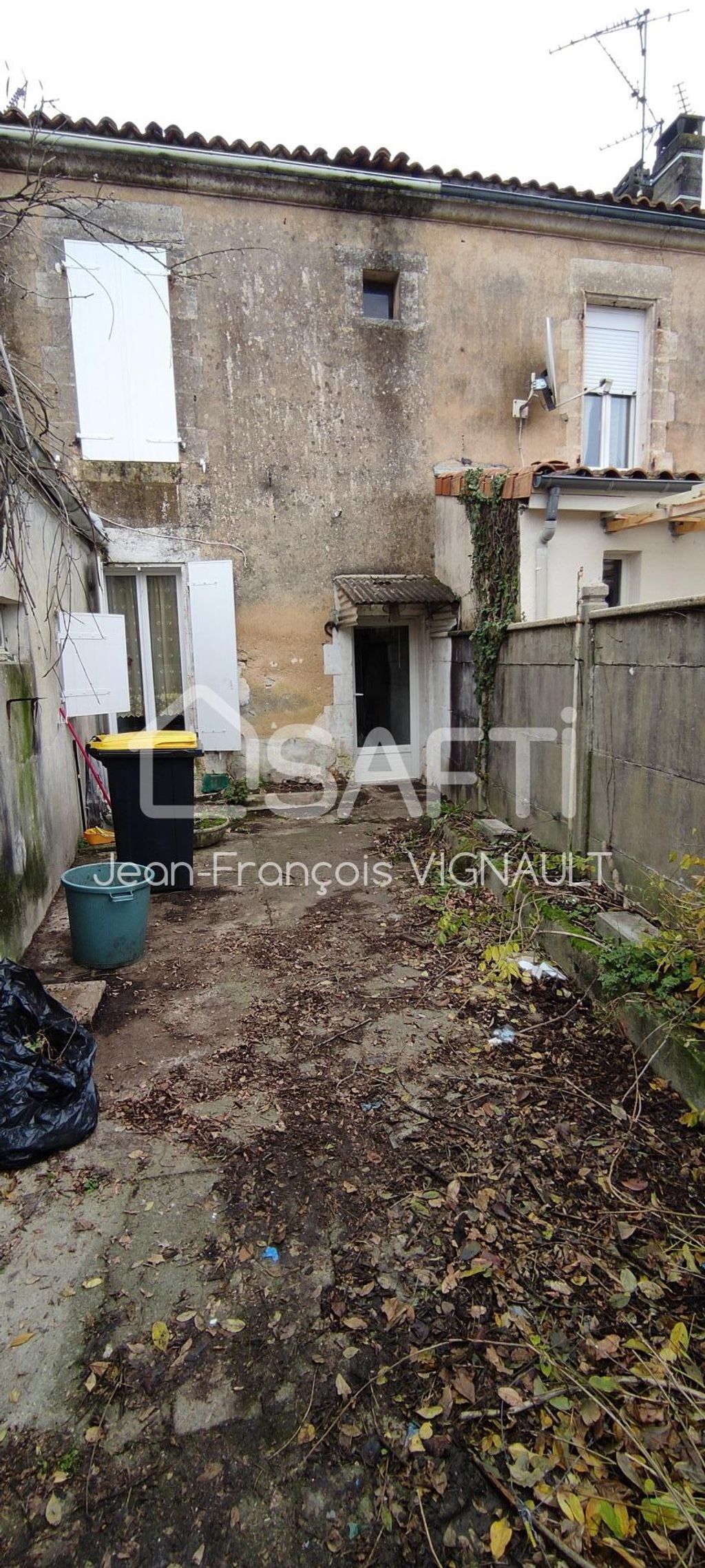 Achat maison à vendre 2 chambres 81 m² - Angoulême