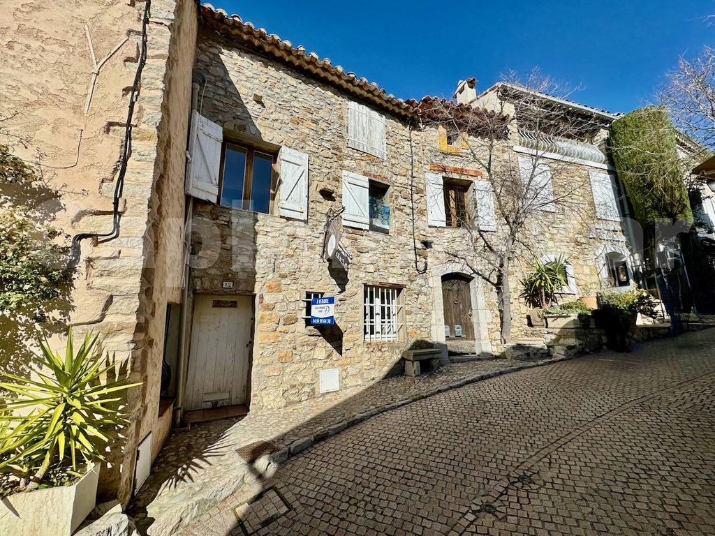 Achat maison à vendre 6 chambres 261 m² - Le Castellet