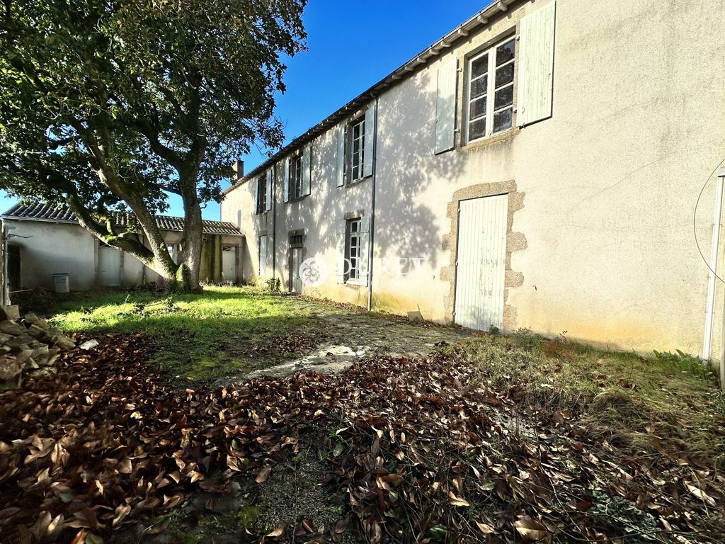 Achat maison à vendre 5 chambres 365 m² - Montaigu