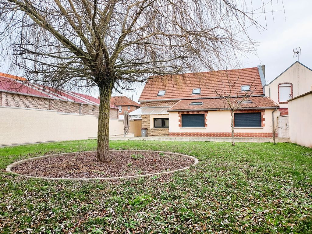 Achat maison à vendre 3 chambres 205 m² - Saint-Quentin