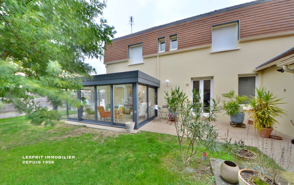 Achat maison à vendre 6 chambres 232 m² - Brive-la-Gaillarde
