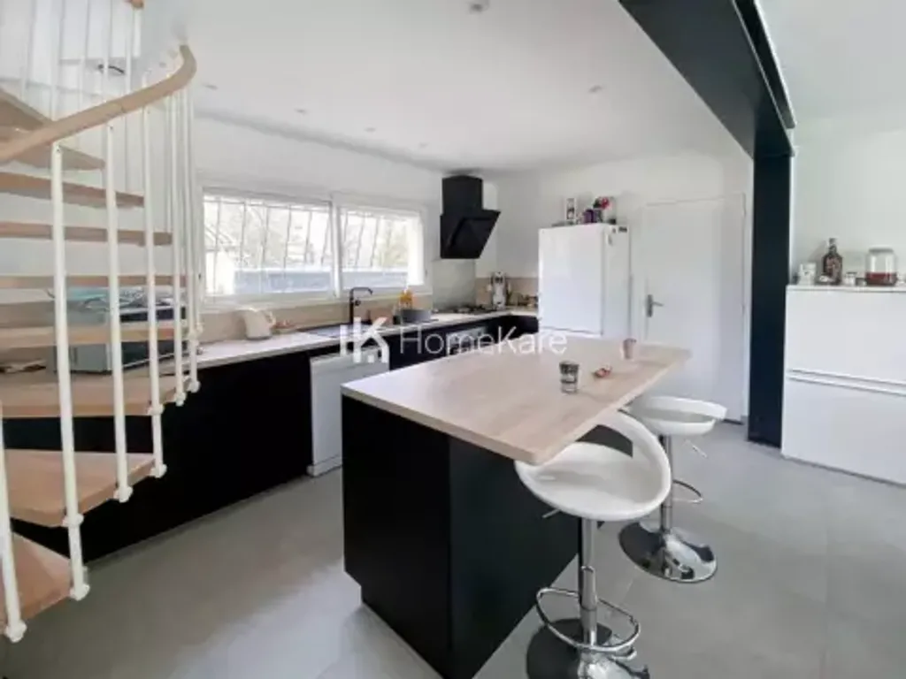 Achat maison à vendre 4 chambres 140 m² - L'Isle-Jourdain