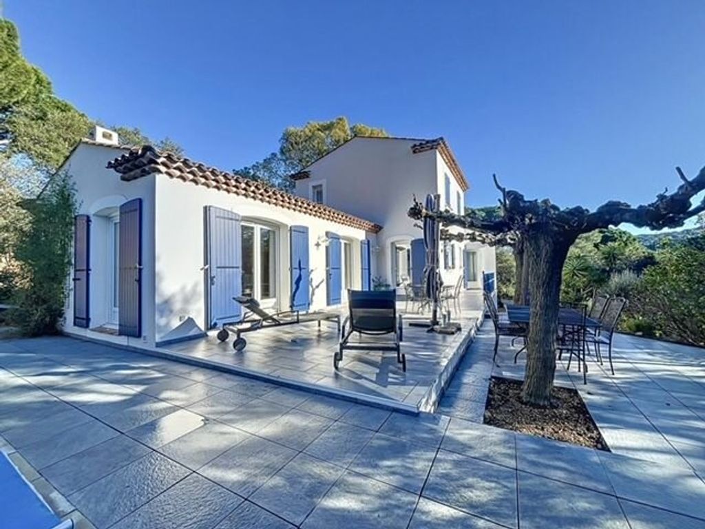 Achat maison à vendre 4 chambres 140 m² - Sainte-Maxime