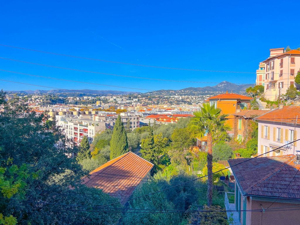 Achat appartement à vendre 3 pièces 84 m² - Nice