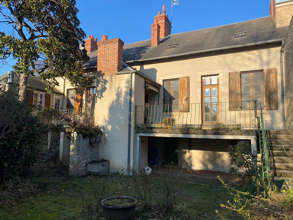 Achat maison à vendre 5 chambres 182 m² - Saint-Amand-Montrond