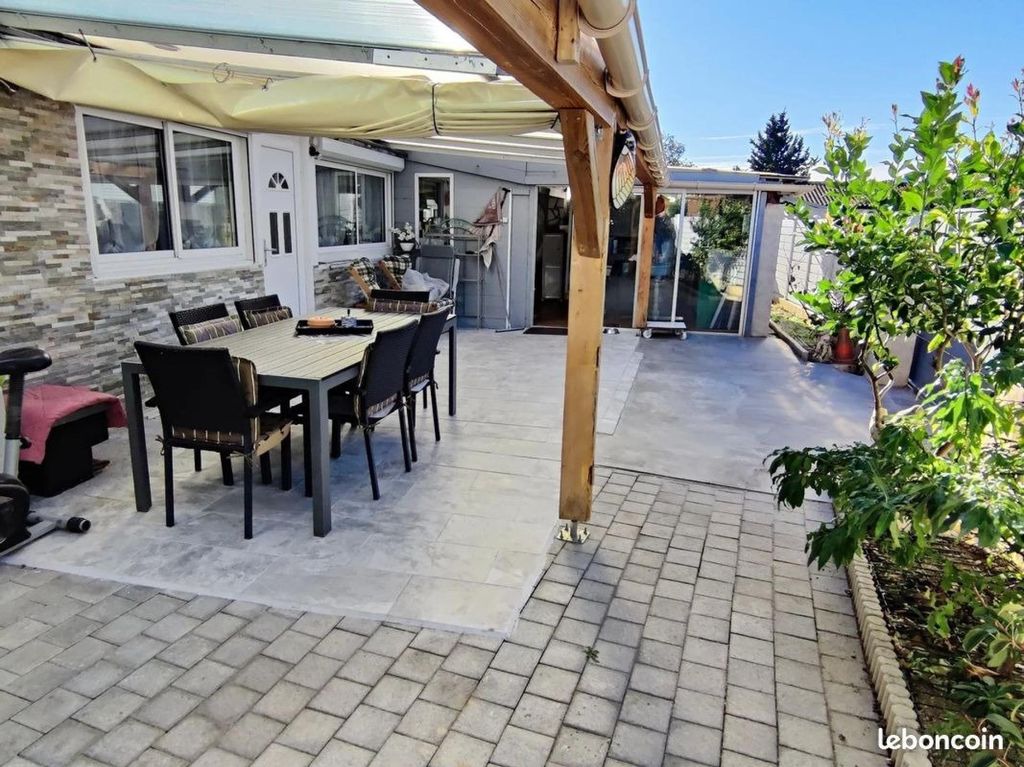 Achat maison à vendre 2 chambres 73 m² - Roquebrune-sur-Argens