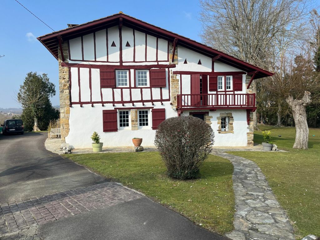 Achat maison à vendre 5 chambres 230 m² - Briscous