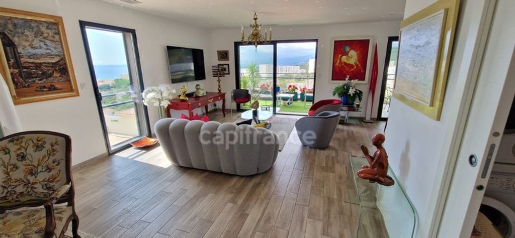 Achat appartement à vendre 3 pièces 108 m² - Bastia