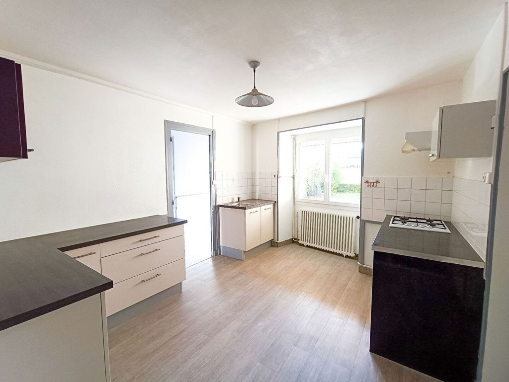 Achat maison à vendre 4 chambres 117 m² - Châteaubernard