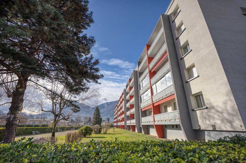 Achat appartement à vendre 3 pièces 53 m² - Saint-Égrève