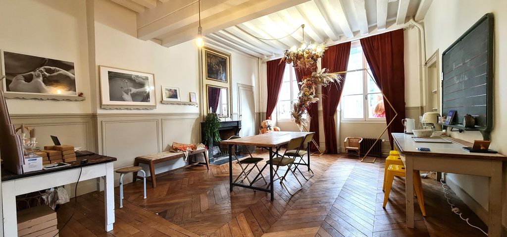 Achat maison à vendre 4 chambres 203 m² - Orléans