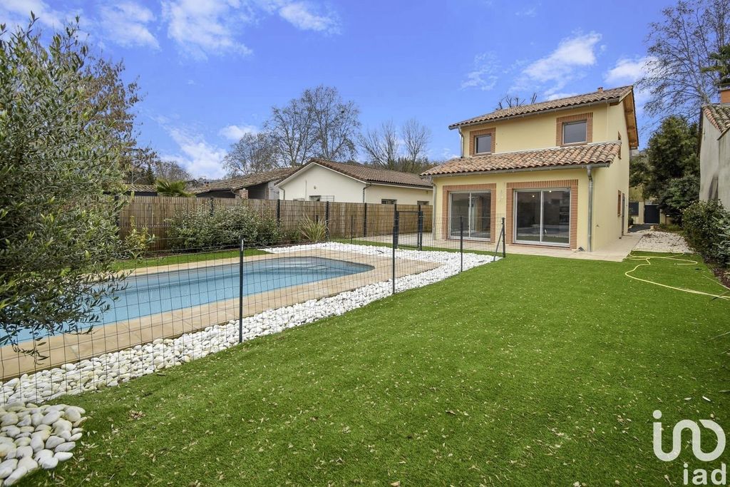 Achat maison à vendre 4 chambres 133 m² - Castelnau-d'Estrétefonds