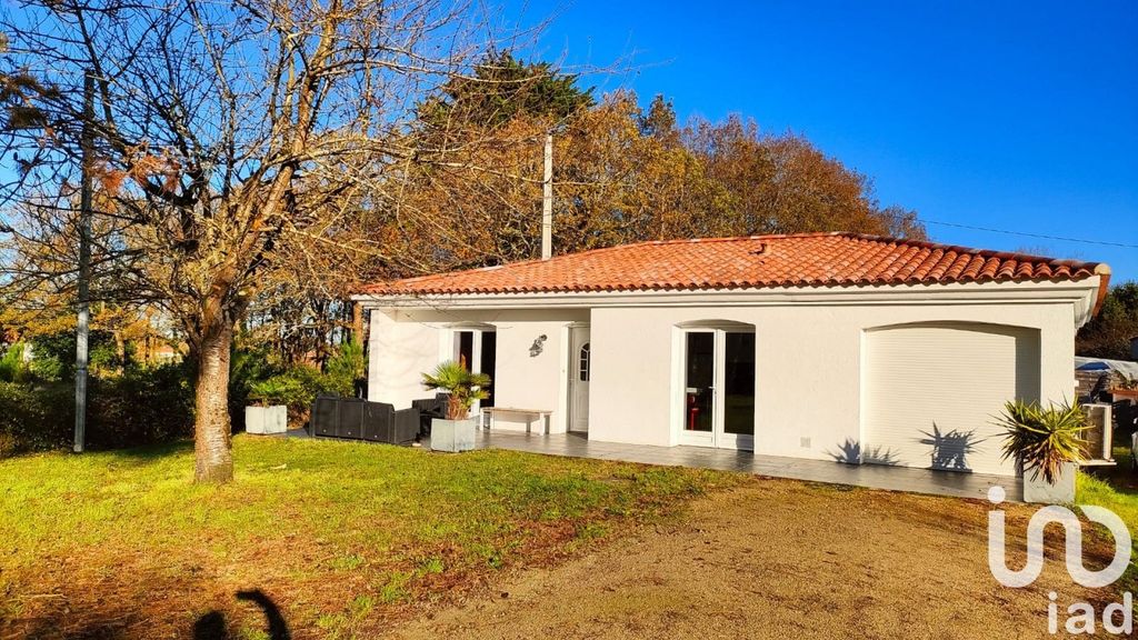 Achat maison à vendre 3 chambres 105 m² - Saint-Hilaire-de-Riez