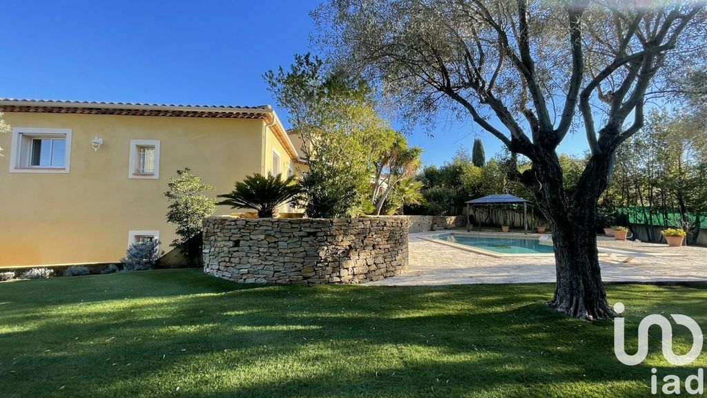 Achat maison à vendre 5 chambres 195 m² - Sanary-sur-Mer