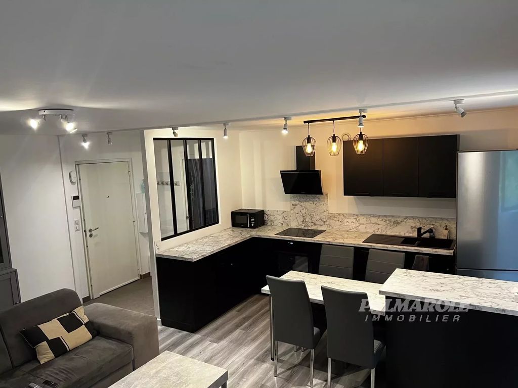 Achat appartement à vendre 3 pièces 63 m² - Saint-Laurent-du-Var