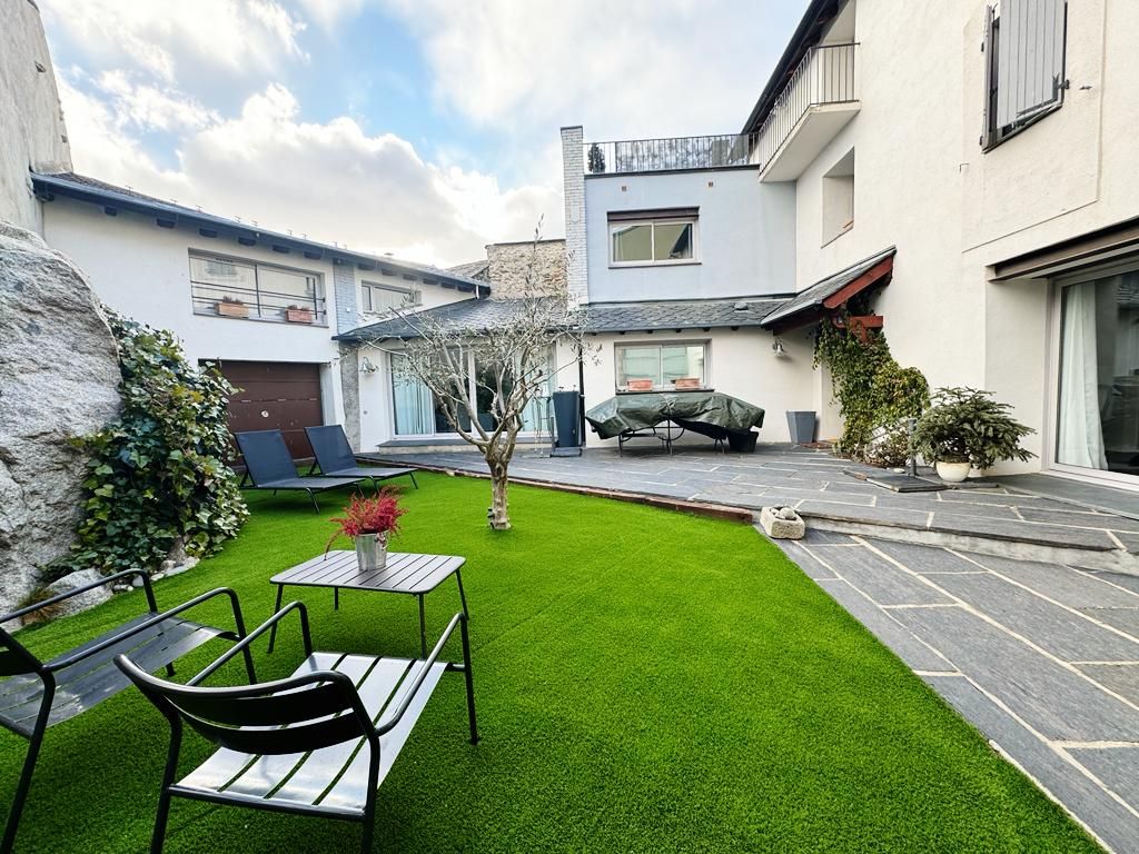 Achat maison à vendre 5 chambres 212 m² - Latour-de-Carol