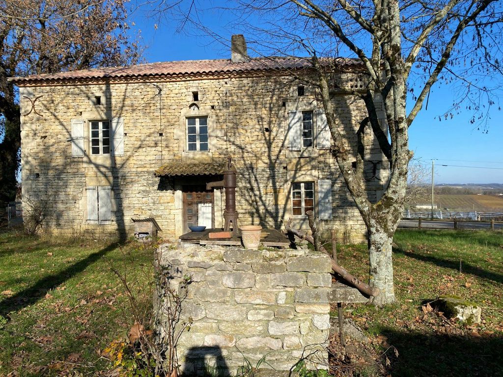 Achat maison à vendre 6 chambres 291 m² - Montalzat