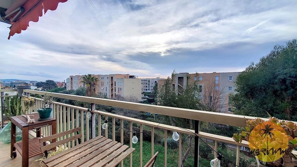 Achat appartement à vendre 3 pièces 71 m² - Saint-Laurent-du-Var