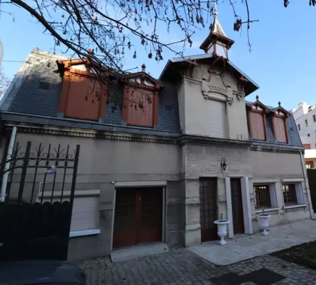 Achat maison à vendre 5 chambres 173 m² - Saint-Germain-en-Laye
